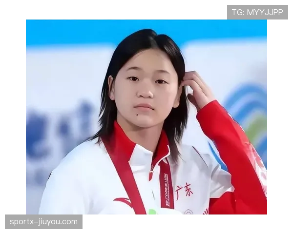 全红婵手里拎着代言合同回村，脚上还是那双旧拖鞋，村口大妈看着都愣住了